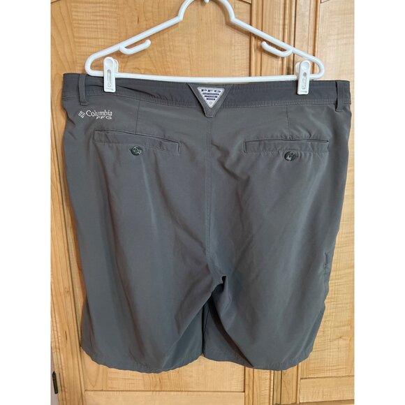Columbia PFG Mens Regular Fit Gray Outdoor Shorts Size 40W With Pockets Polyeste - Picture 2 of 5